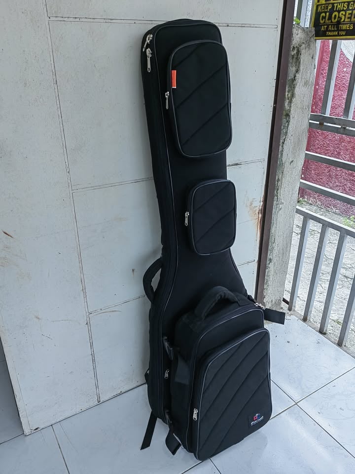 STANDARD SIZE GUITAR BAG WITH DETACHABLE POCKETS