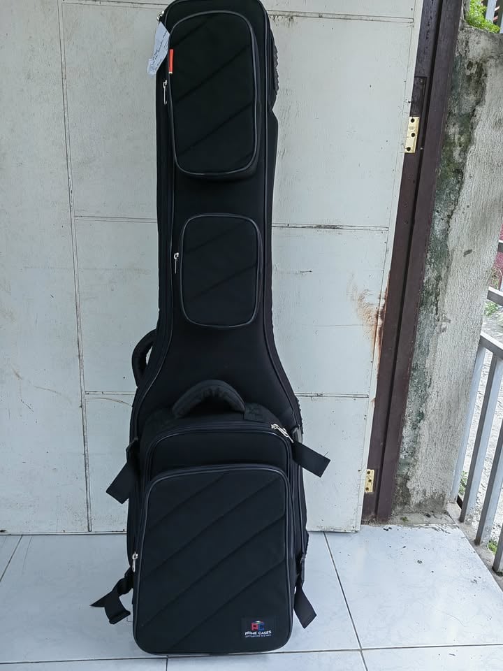 STANDARD SIZE GUITAR BAG WITH DETACHABLE POCKETS